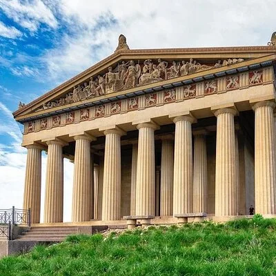 Nashville VIP Style Private Tour with Local Singer-Songwriter